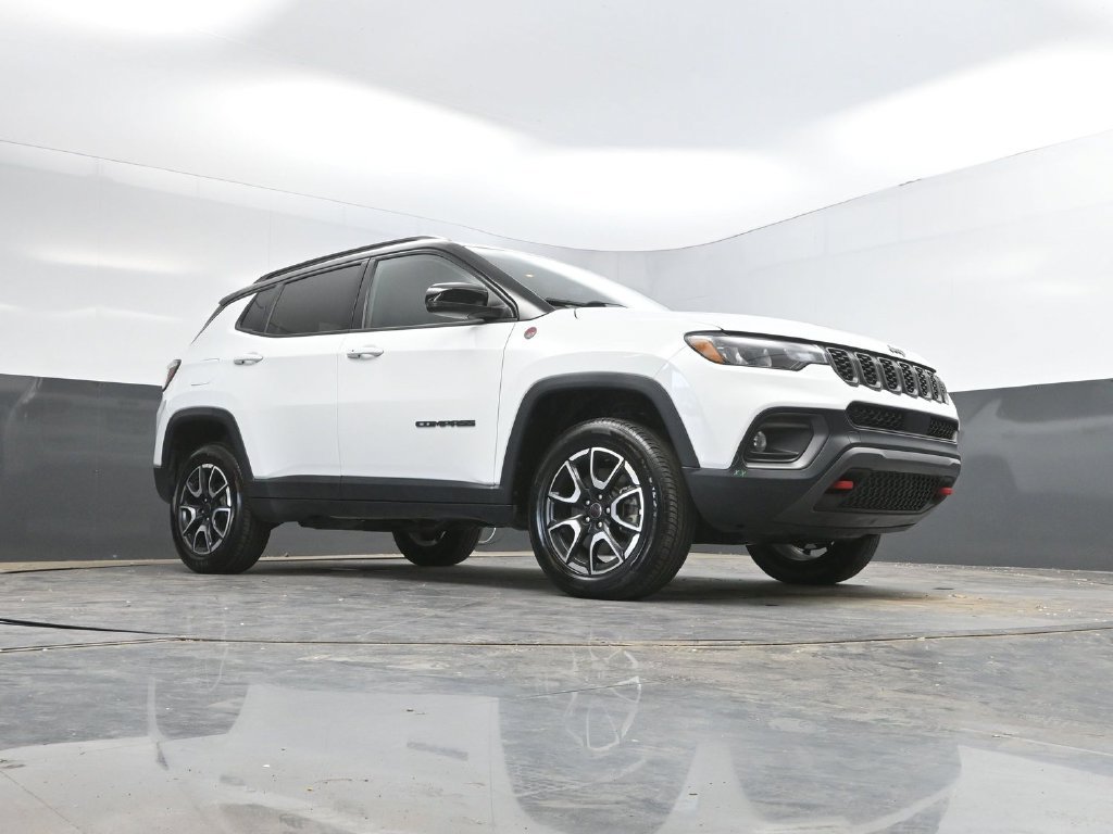 Used 2025 Jeep Compass Trailhawk AWD/4WD image 31