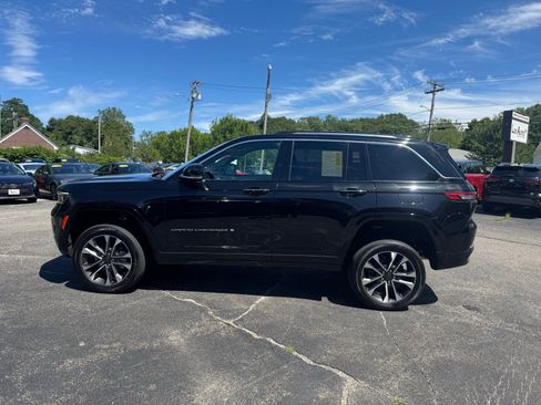 Used 2022 Jeep Grand Cherokee Overland image 3