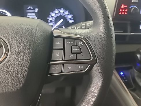 Used 2024 Toyota Sienna LE AWD/4WD image 35