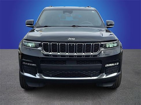 Used 2024 Jeep Grand Cherokee L Limited w/ Luxury Tech Group II image 2
