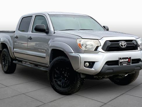 Used 2015 Toyota Tacoma PreRunner w/ SR5 Package image 2