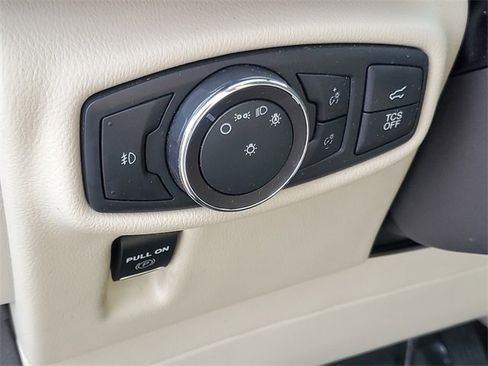 Used 2019 Lincoln Nautilus Select image 16