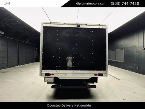 Used 2021 Ford Transit 250 RWD image 5