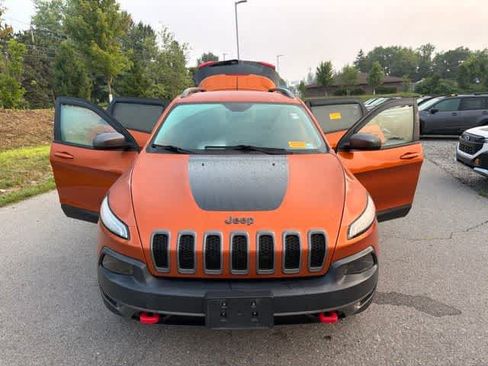 Used 2016 Jeep Cherokee Trailhawk AWD/4WD image 24