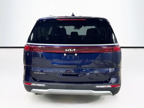 Used 2024 Kia Carnival LX image 6