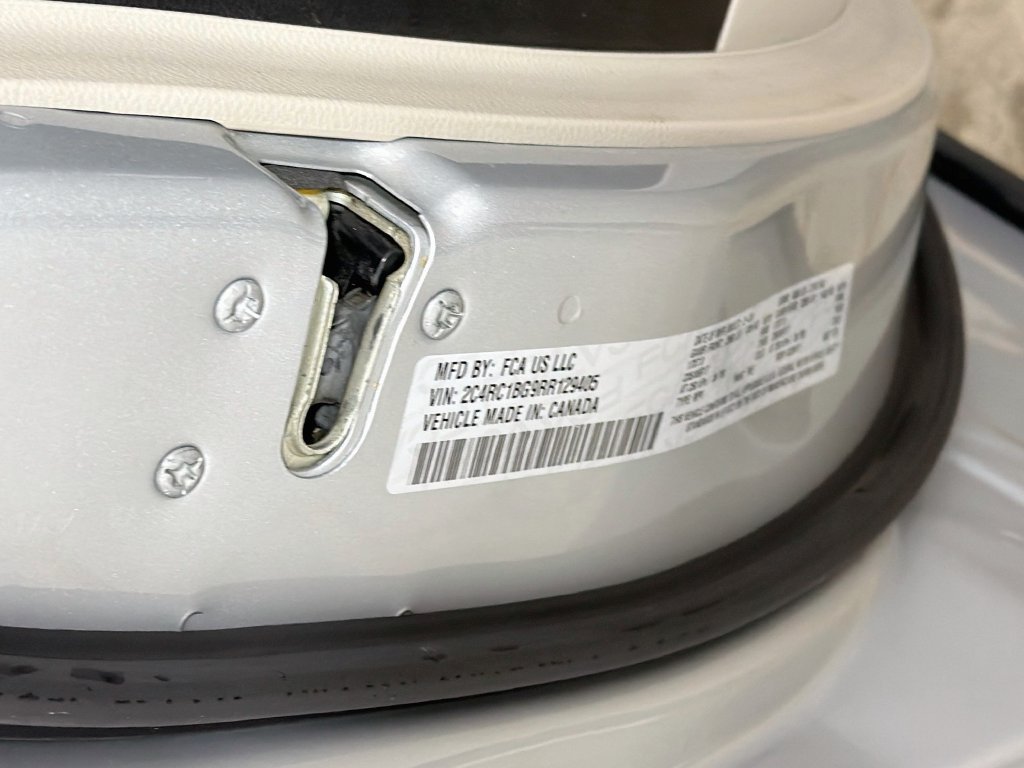 Used 2024 Chrysler Pacifica Touring-L FWD image 34