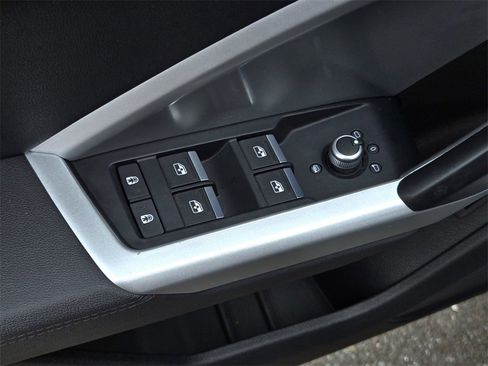 Used 2023 Audi Q3 2.0T Premium image 12