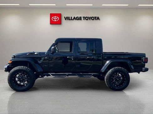 Used 2022 Jeep Gladiator Sport AWD/4WD image 2