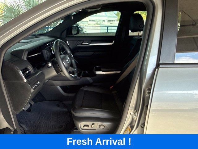 Used 2025 GMC Terrain Elevation w/ Elevation Premium Package AWD/4WD image 2