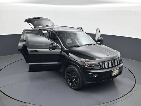 Used 2020 Jeep Grand Cherokee Altitude AWD/4WD image 29