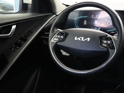 Used 2023 Kia Niro EX FWD image 27