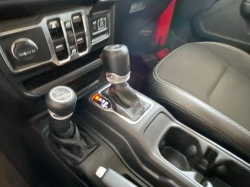 Used 2021 Jeep Wrangler Unlimited Sport image 23