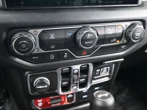 Used 2025 Jeep Wrangler Unlimited Sport AWD/4WD image 18