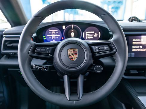 Used 2025 Porsche Macan Electric RWD image 6