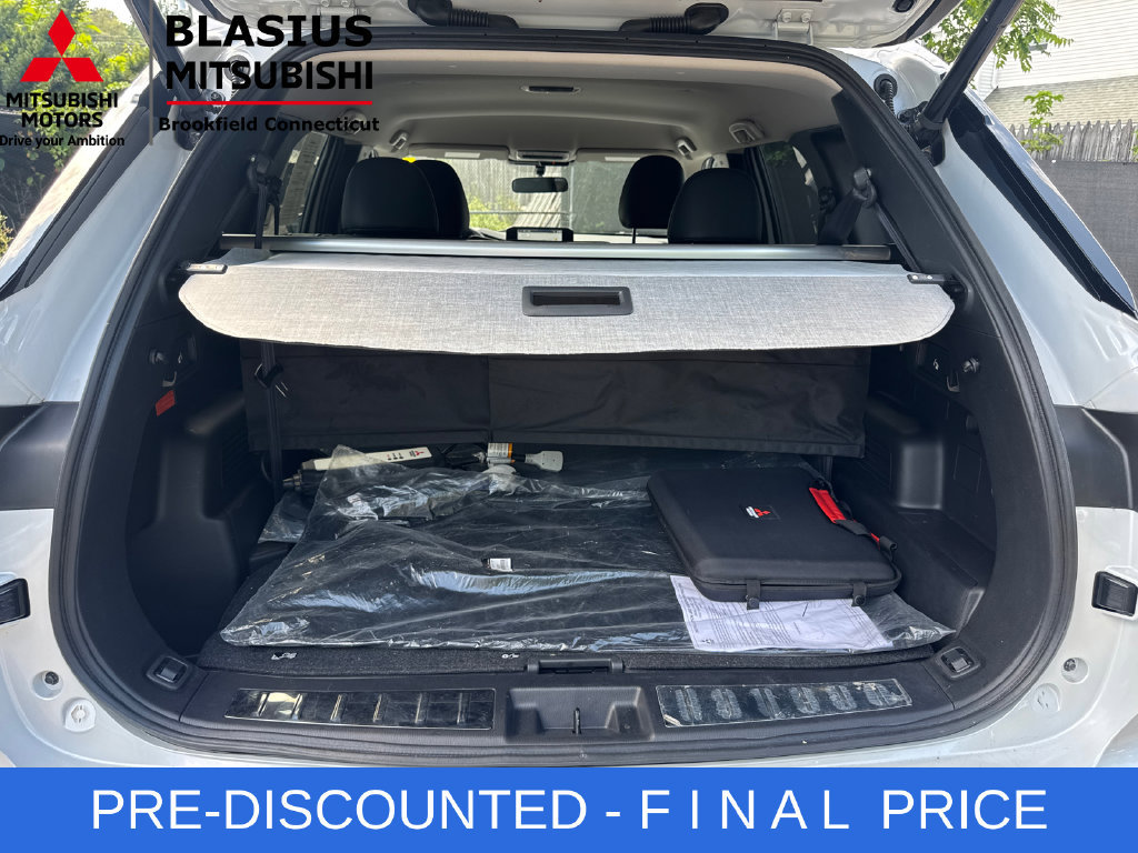 Used 2024 Mitsubishi Outlander 4WD Plug-In Hybrid image 34