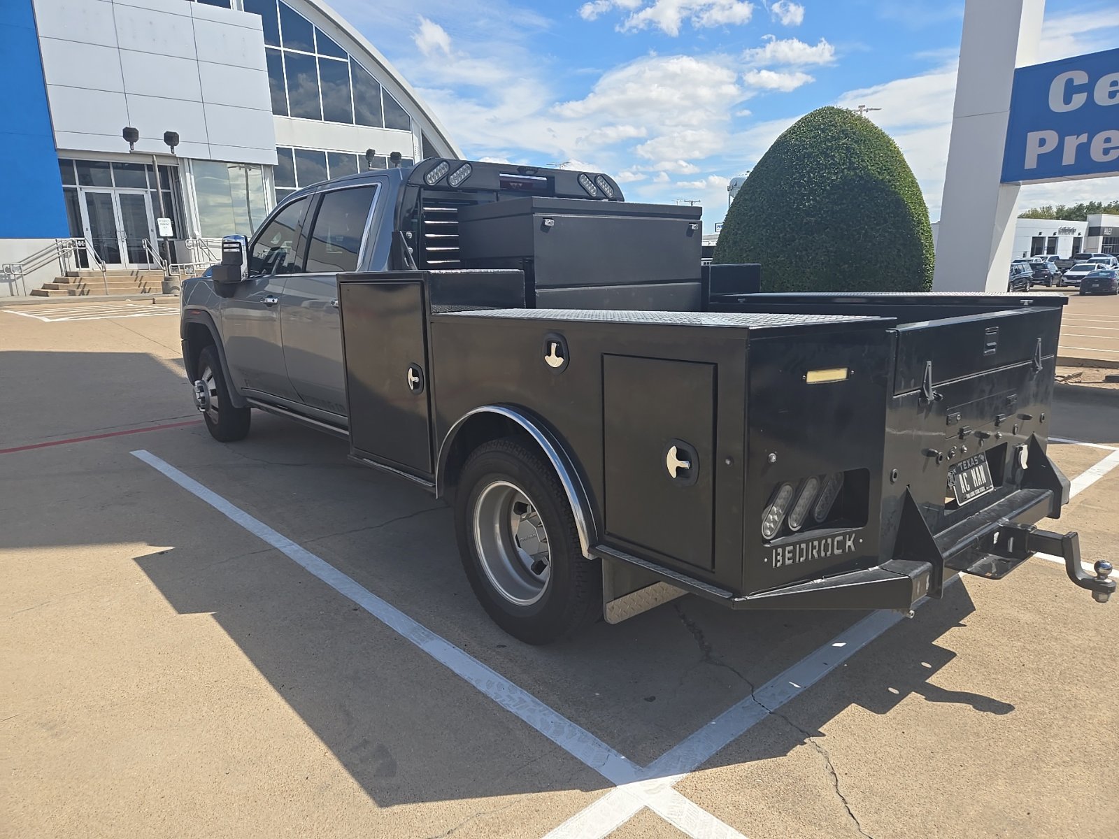 Used 2024 GMC Sierra 3500 Denali Ultimate AWD/4WD image 8