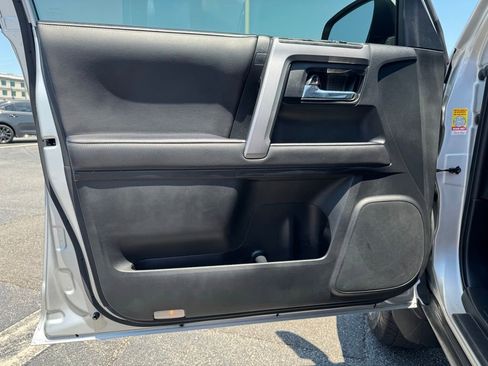 Used 2022 Toyota 4Runner SR5 Premium w/ Moonroof Package RWD image 13