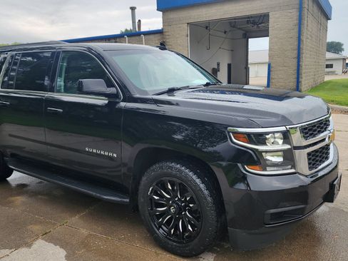 Used 2020 Chevrolet Suburban LT AWD/4WD image 3