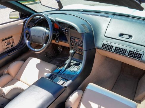 Used 1993 Chevrolet Corvette Coupe RWD image 16