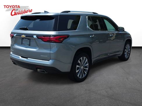 Used 2023 Chevrolet Traverse Premier FWD image 5