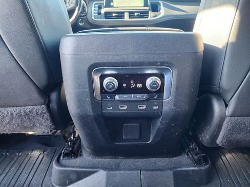 Used 2022 GMC Yukon XL AT4 image 17