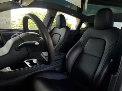 Used 2024 Tesla Model Y Performance AWD/4WD image 18