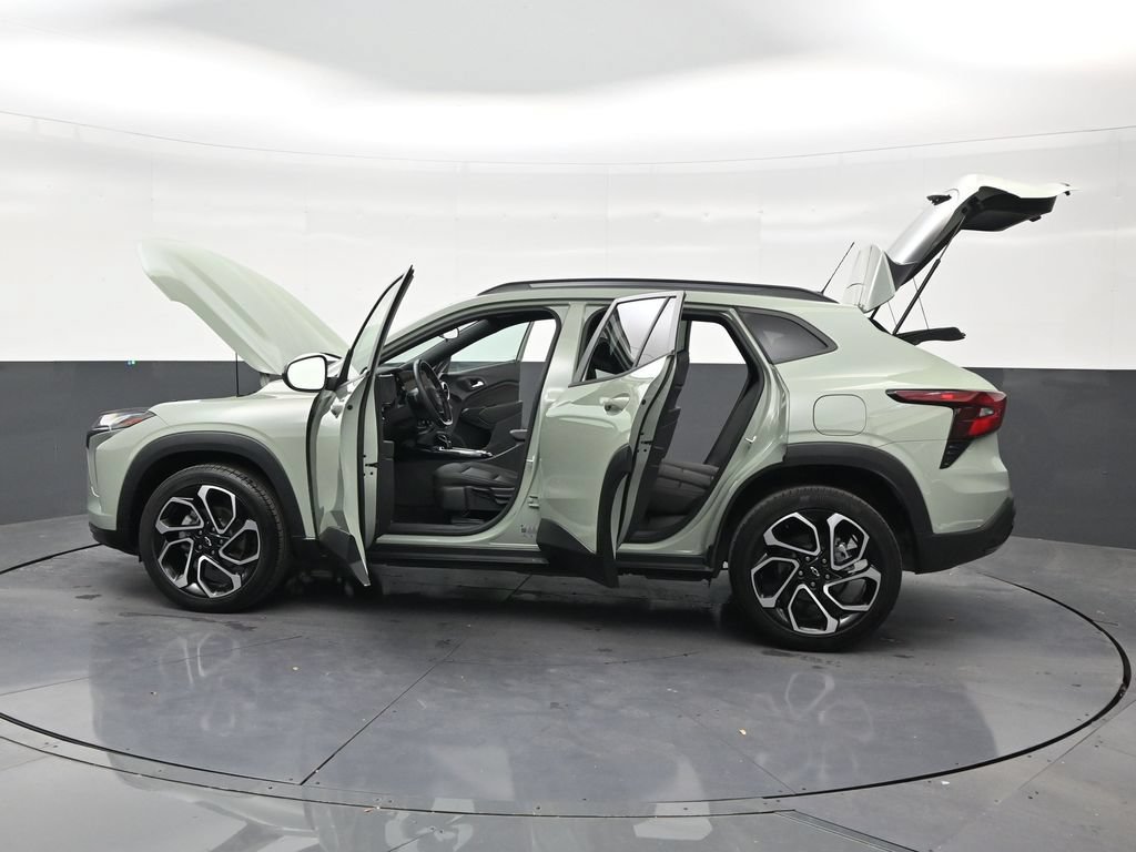 Used 2024 Chevrolet Trax RS FWD image 30