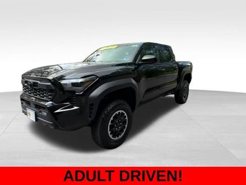 Used 2025 Toyota Tacoma TRD Off-Road AWD/4WD image 2