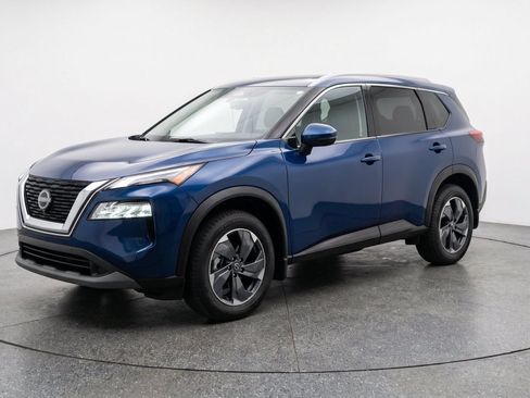 Used 2025 Nissan Rogue SV FWD image 3