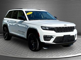 Used 2023 Jeep Grand Cherokee Limited w/ Black Appearance Package AWD/4WD video 1