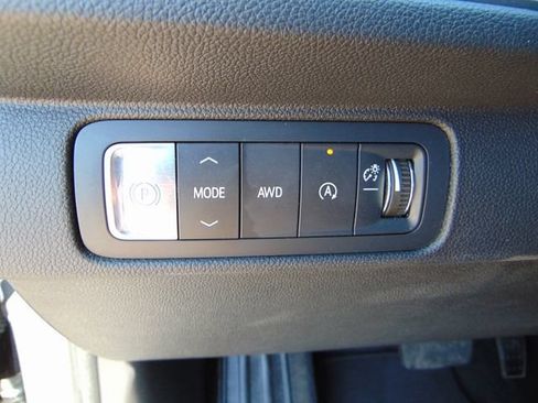Used 2024 Chevrolet Traverse LT AWD/4WD image 19
