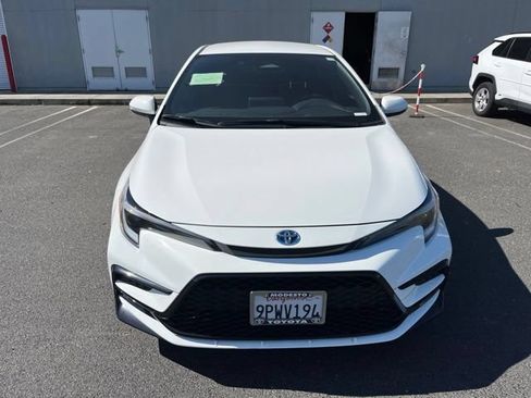 Used 2025 Toyota Corolla SE FWD image 2
