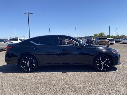 Used 2024 Nissan Altima 2.5 SR AWD/4WD image 6