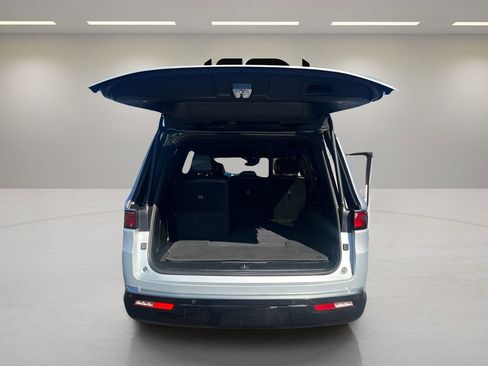 Used 2022 Jeep Wagoneer Series III image 25