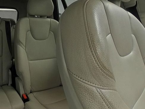 Used 2016 Volvo XC90 T6 Momentum w/ Vision Package image 23