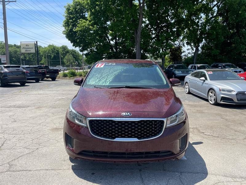 Used 2017 Kia Sedona LX w/ LX Essentials Premium Package FWD image 2