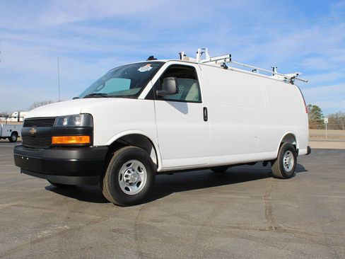 Used 2025 Chevrolet Express 2500 Extended w/ Communications Package image 3