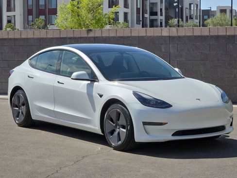 Used 2023 Tesla Model 3 Standard Range image 3