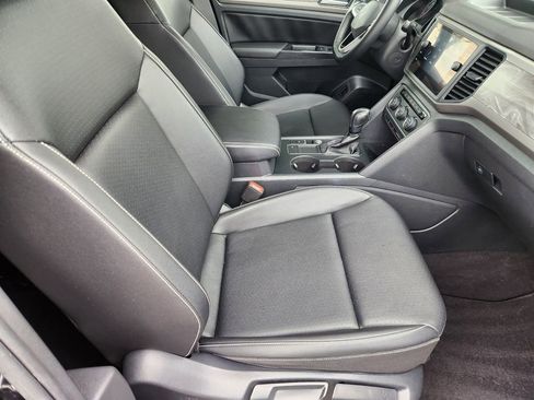 Used 2020 Volkswagen Atlas Cross Sport SE w/ Panoramic Sunroof Package FWD image 14