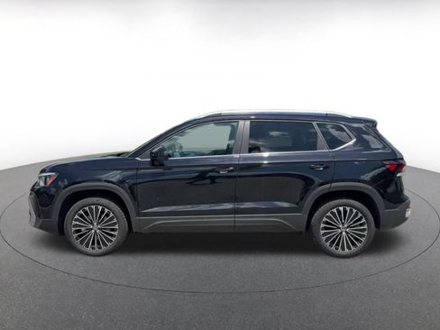 Used 2026 Volkswagen Taos SE FWD image 8