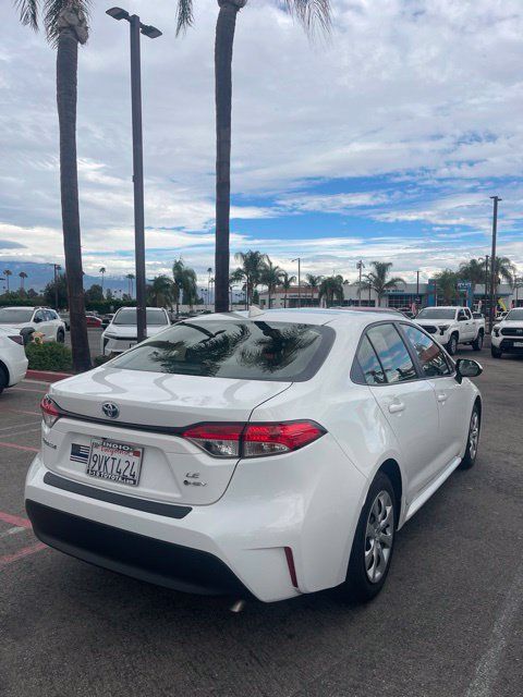 Used 2025 Toyota Corolla LE FWD image 3