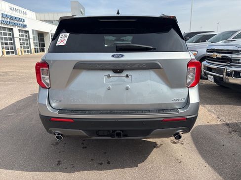Used 2023 Ford Explorer XLT w/ Equipment Group 202A AWD/4WD image 4