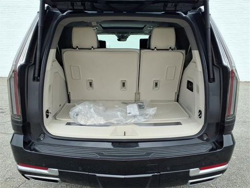 Certified 2025 Cadillac Escalade Premium Luxury Platinum image 9