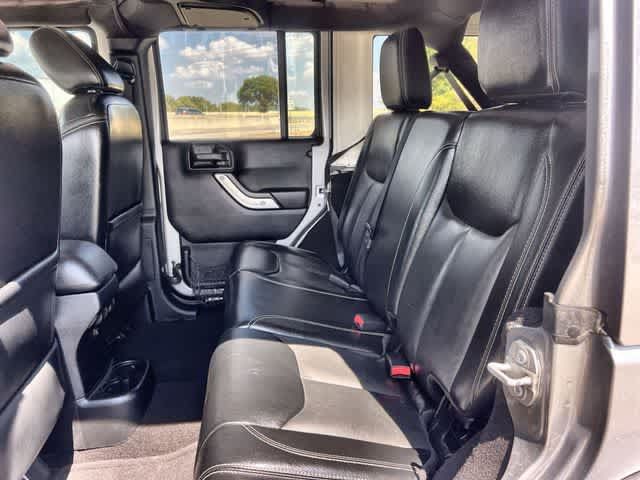 Used 2016 Jeep Wrangler Unlimited Rubicon w/ Connectivity Group AWD/4WD image 15