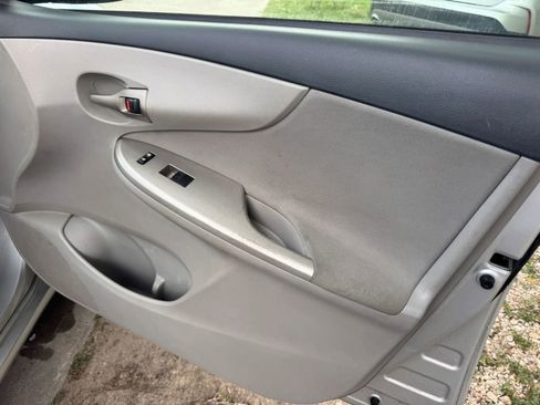 Used 2012 Toyota Corolla LE FWD image 23