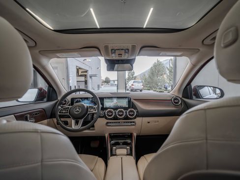 Certified 2021 Mercedes-Benz GLA 250 4MATIC image 27