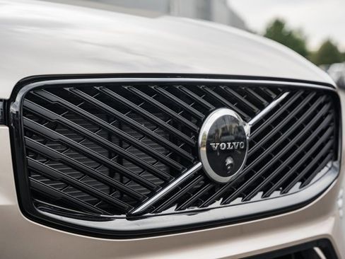 New 2026 Volvo XC60 B5 Plus w/ Protection Package Premier image 13