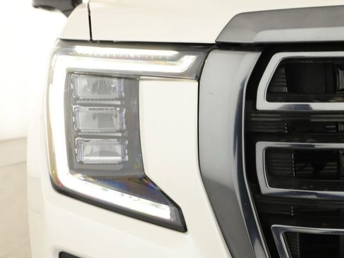 Used 2023 GMC Yukon XL AT4 w/ Technology Package AWD/4WD image 39
