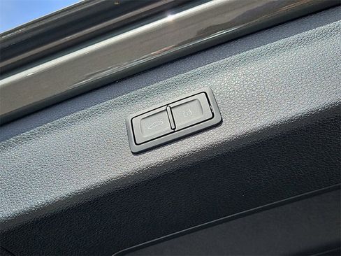 New 2025 Audi Q3 2.0T Premium image 9