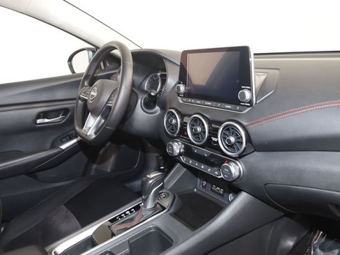 Used 2025 Nissan Sentra SR FWD image 38